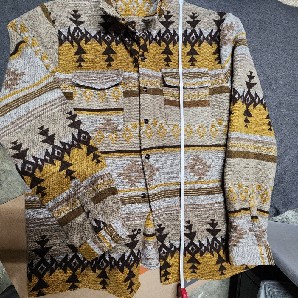 Geometric Patterned Button-Up Shirt - Picture 2 of 5